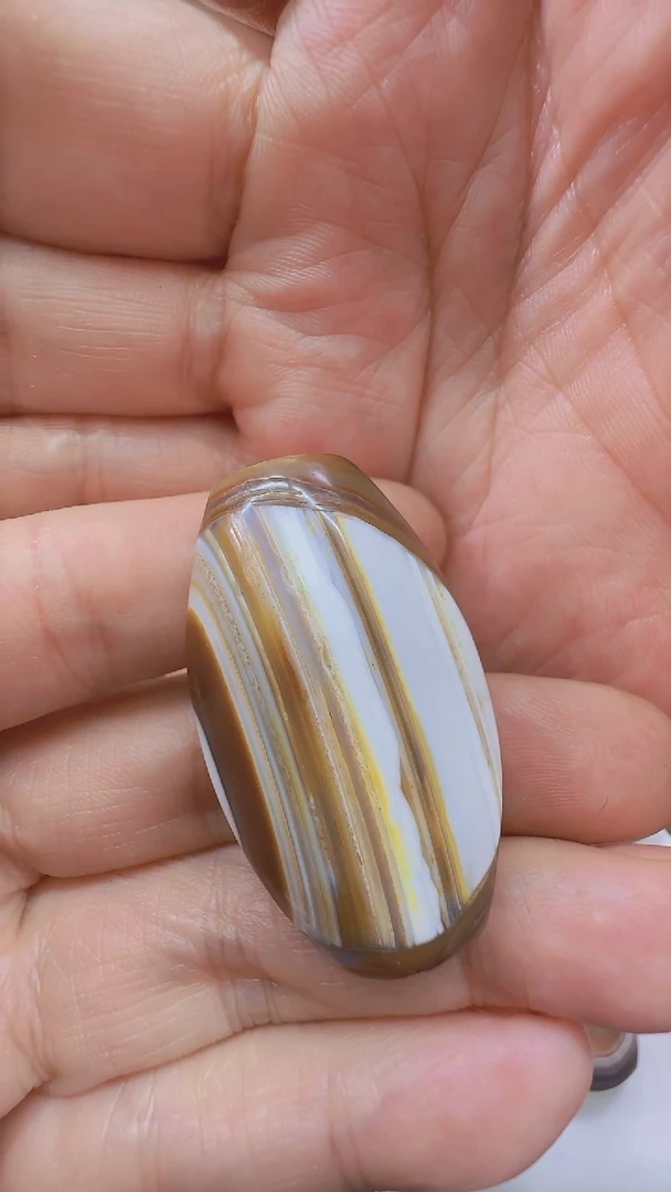 玛瑙/玉髓颈饰未镶嵌熔岩板珠46*27*16mm