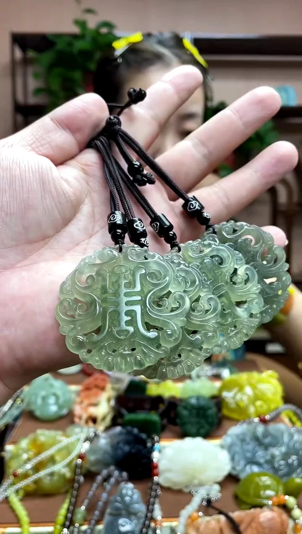 未镶嵌岫玉吊坠多样性发货发其中之一
