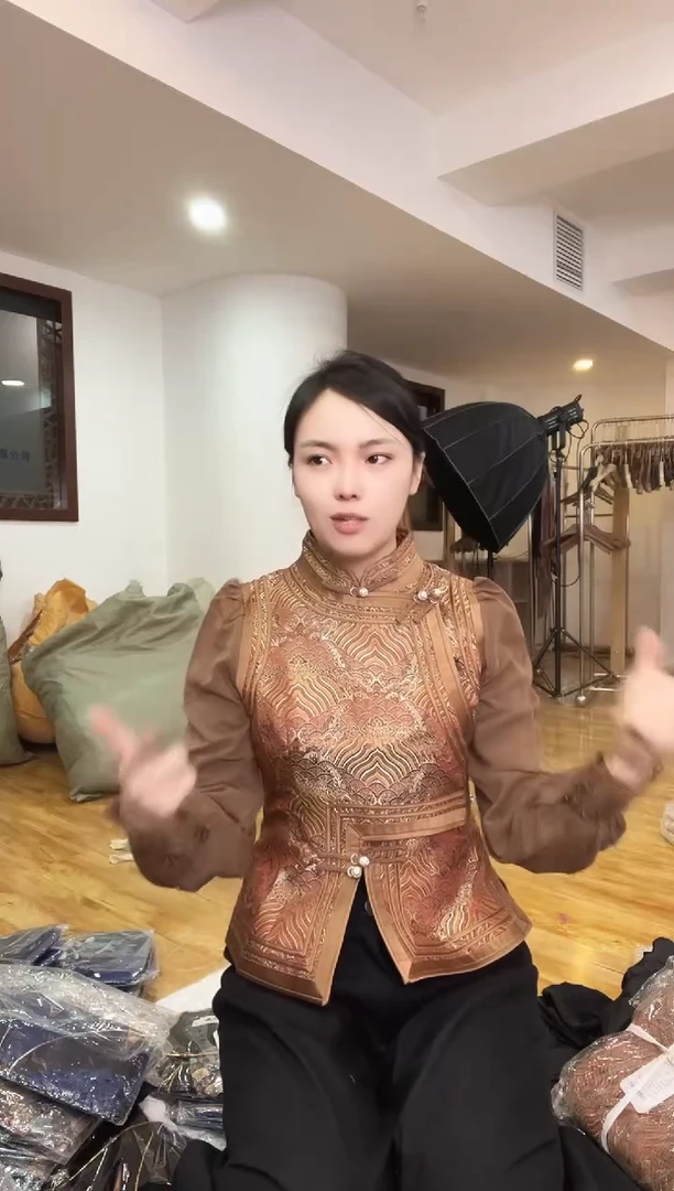 L码        105-115斤  纱袖