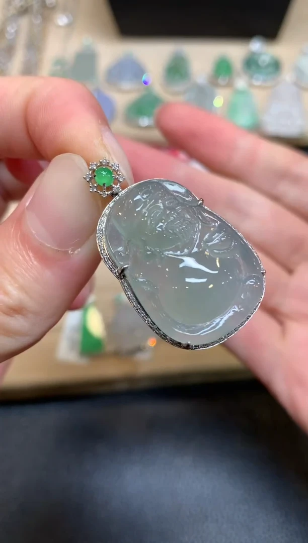 【闪购商品】翡翠颈饰18K金镶嵌财神爷【无服务费】