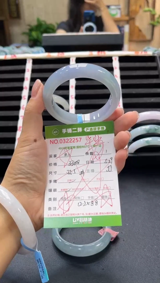 翡翠手镯未镶嵌手镯