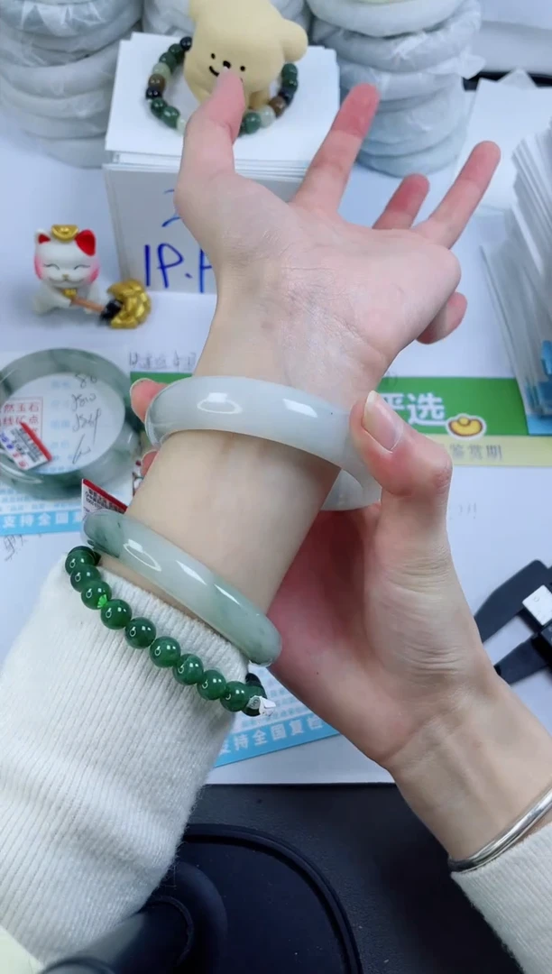 【闪购商品】石英质玉手镯未镶嵌87-58.3