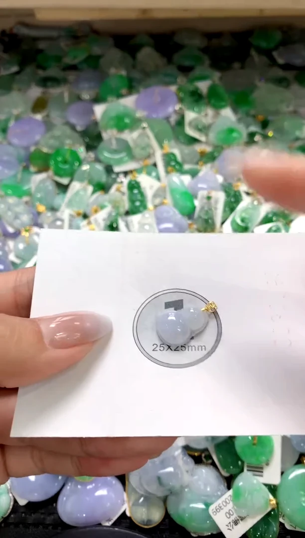 颈饰18K金镶嵌翡翠1111111111111111