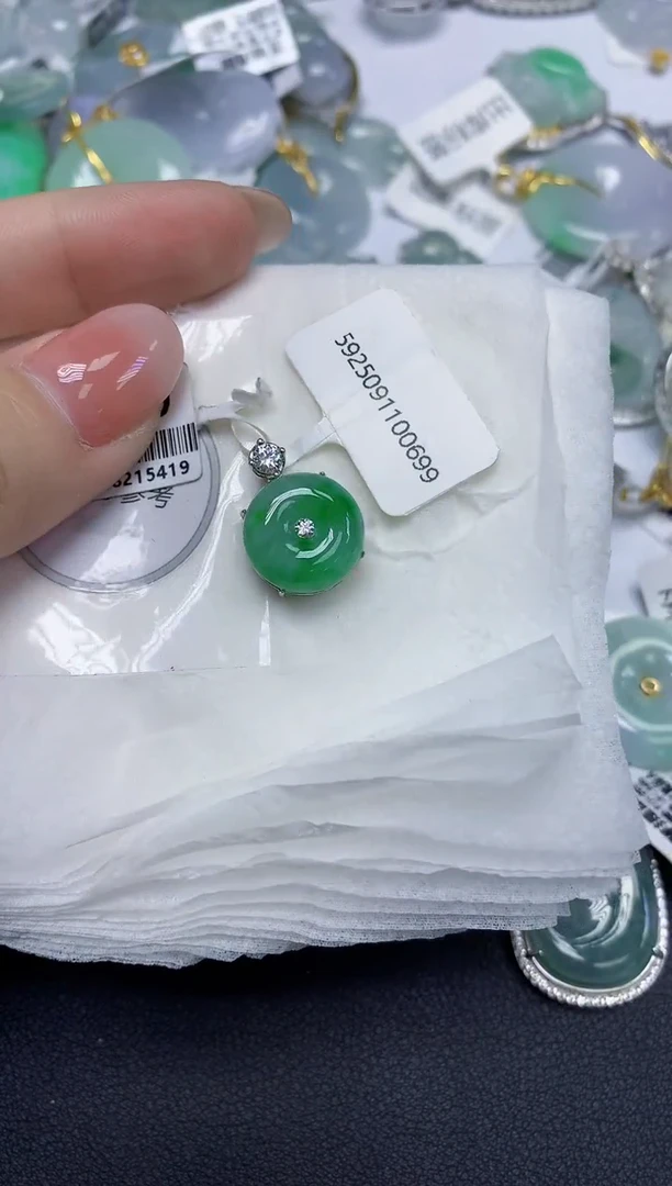 颈饰未镶嵌翡翠天然缅甸翡翠A货多样性发一件