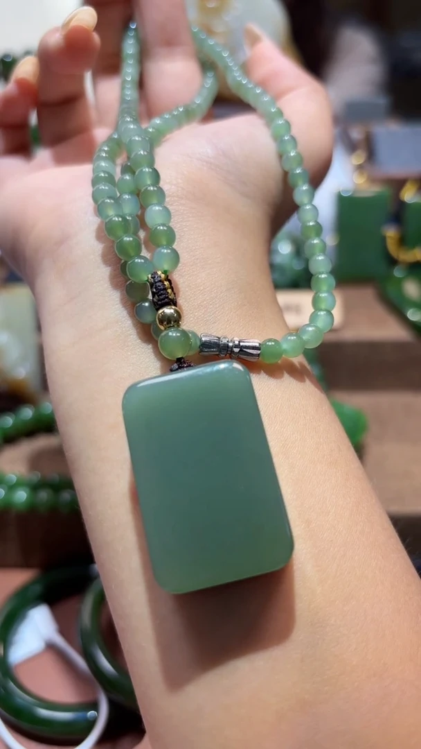 颈饰未镶嵌和田玉（碧玉）1