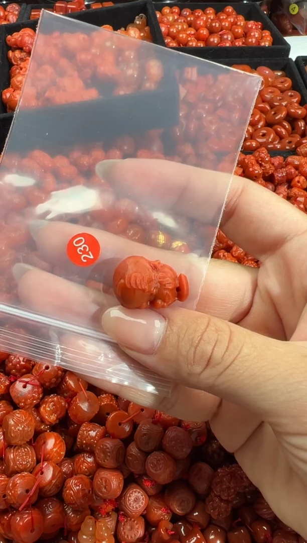 南红玛瑙未镶嵌颈饰1