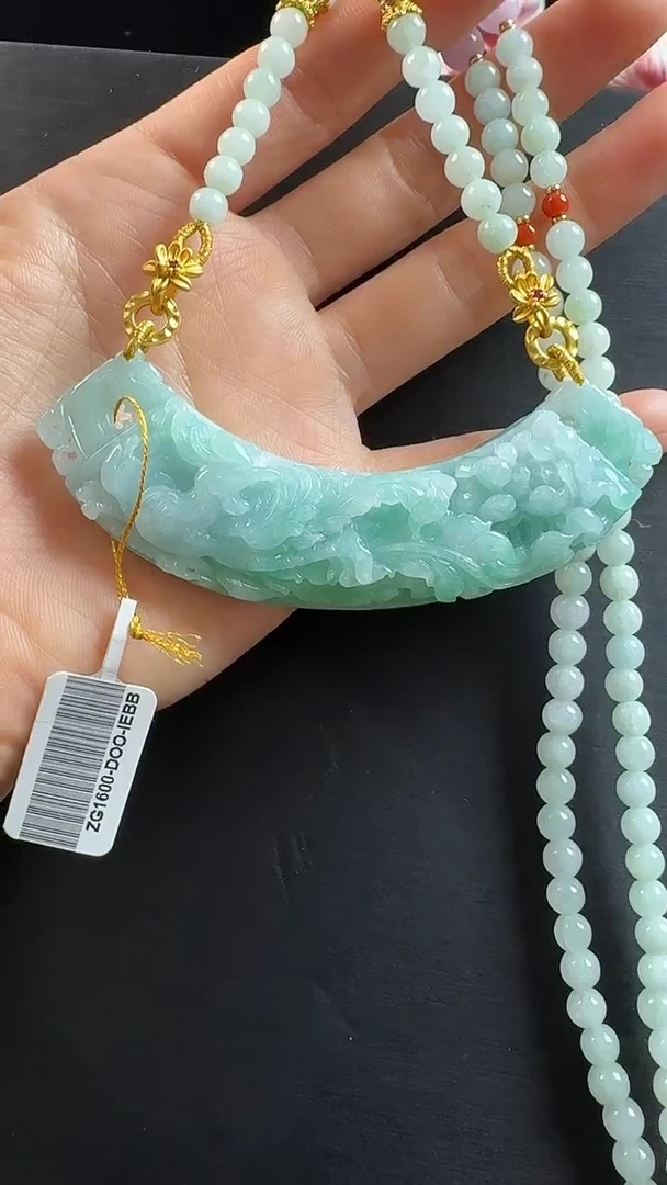 颈饰未镶嵌翡翠弯弯