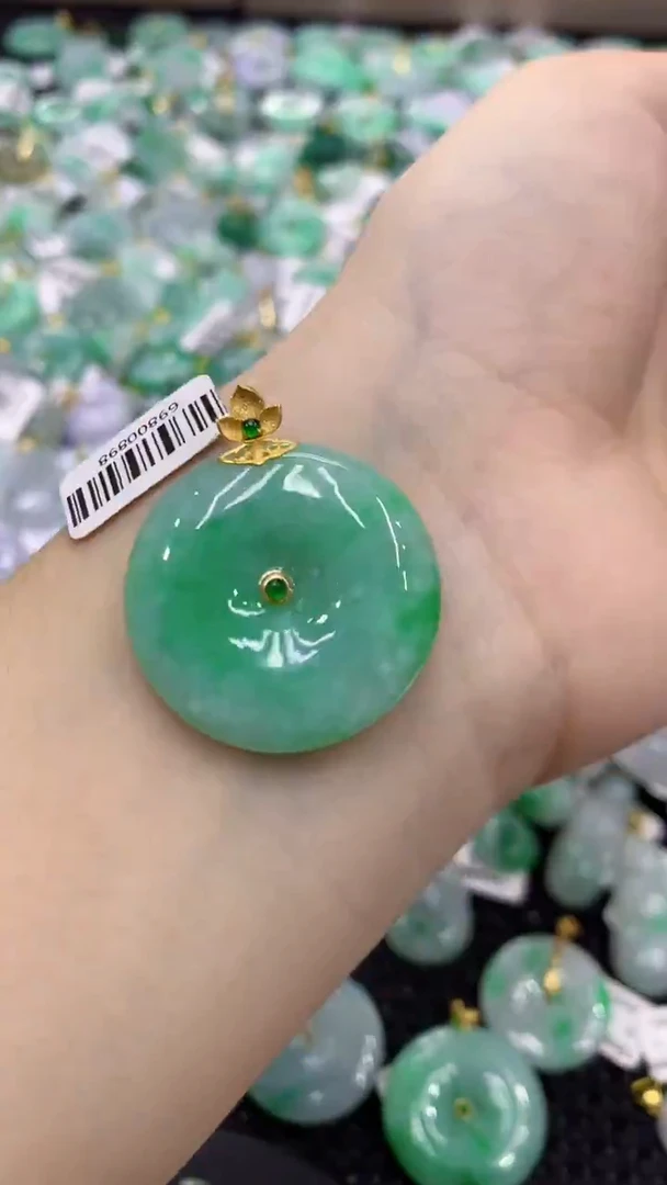 翡翠18K金镶嵌颈饰天然缅甸翡翠A货