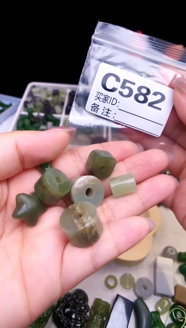颈饰未镶嵌和田玉鹿*笙 拍一发一