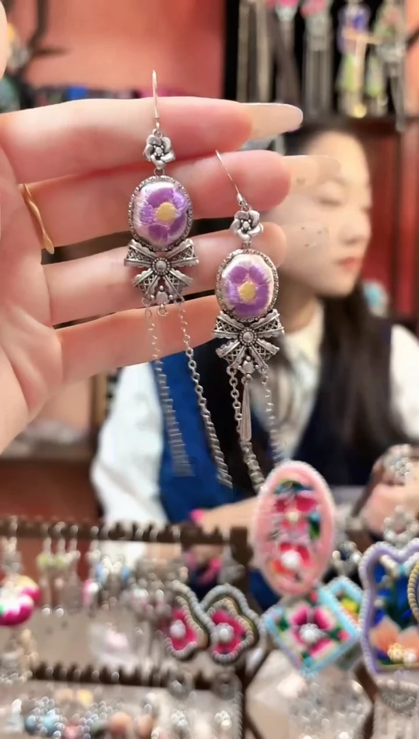 织绣云织谣民族风精美饰品  153