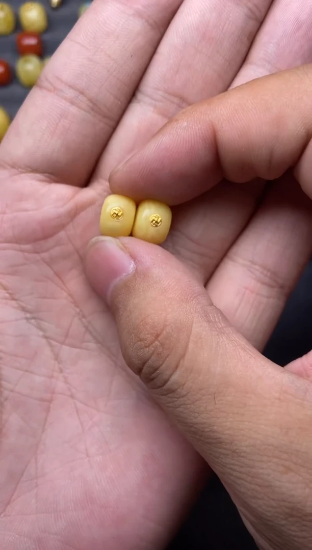 蜜蜡22K金镶嵌珠宝奇石  10