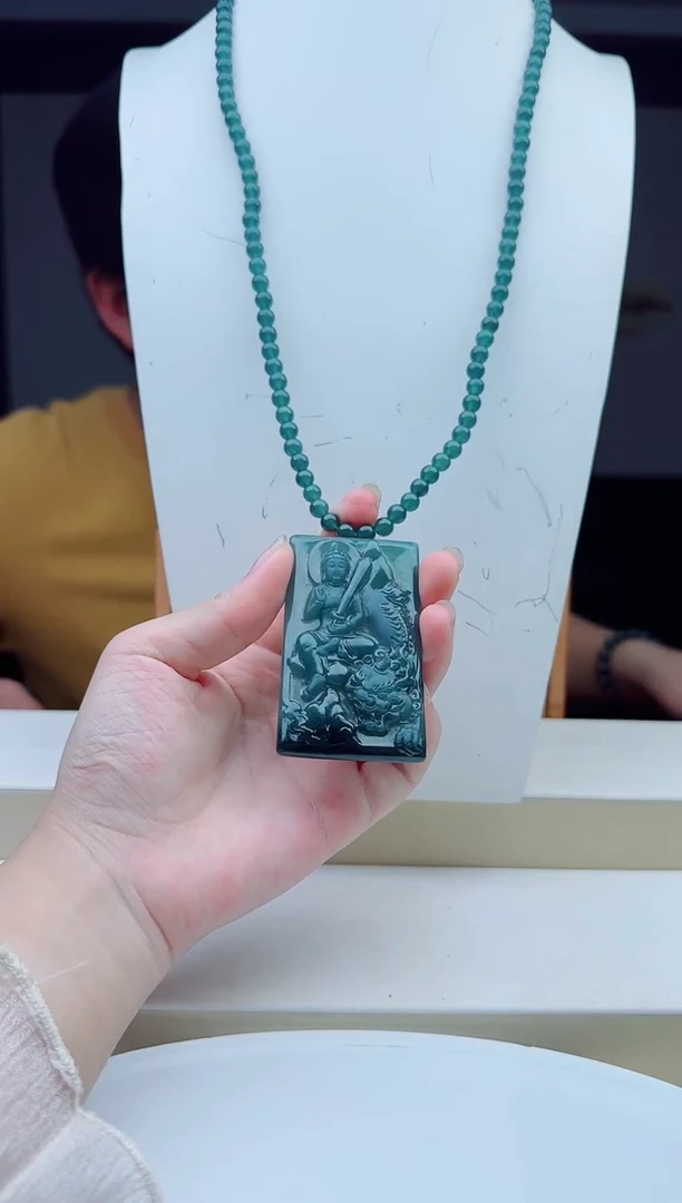 颈饰未镶嵌翡翠多样性发其中一