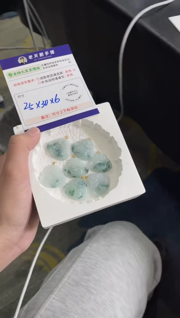 18K金镶嵌挂件翡翠佛公F10配绳/多样性发其一CP