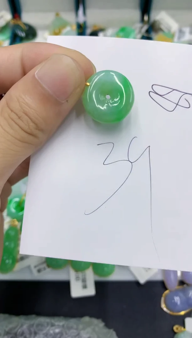 翡翠挂件未镶嵌翡翠