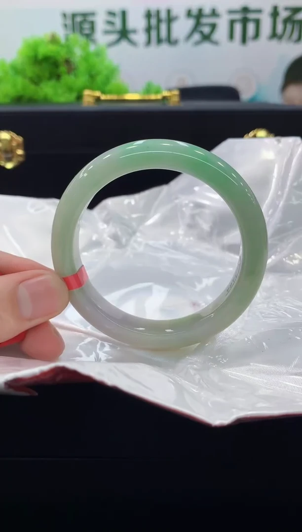 翡翠手镯未镶嵌手镯
