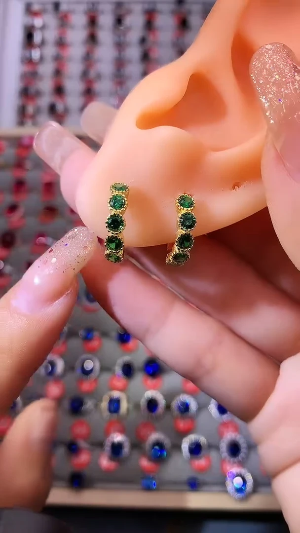 【闪购商品】透辉石耳饰银S925镶嵌111111