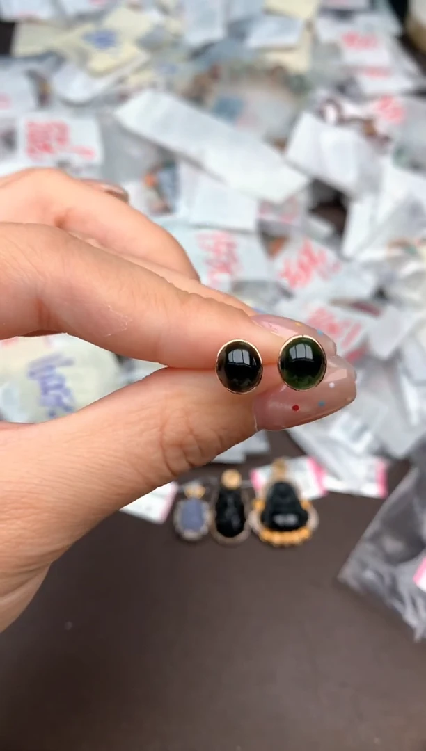18K金镶嵌挂件翡翠一