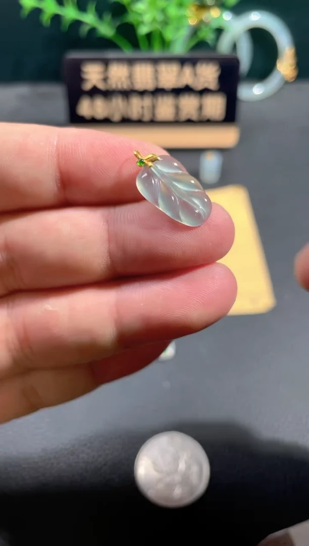 翡翠18K金镶嵌颈饰翡翠