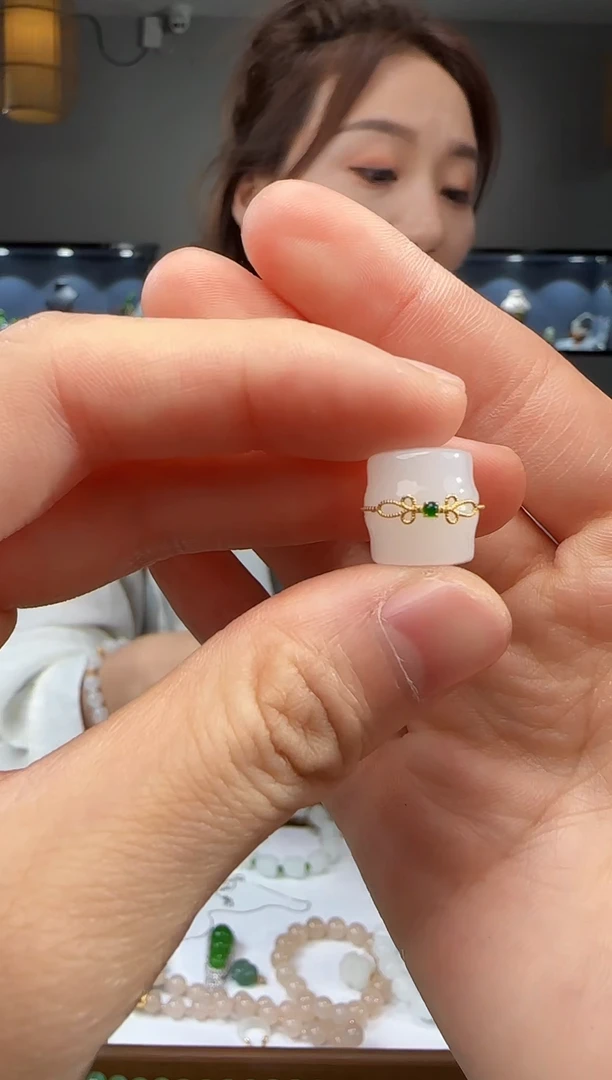 和田玉未镶嵌吊坠(不含链)1