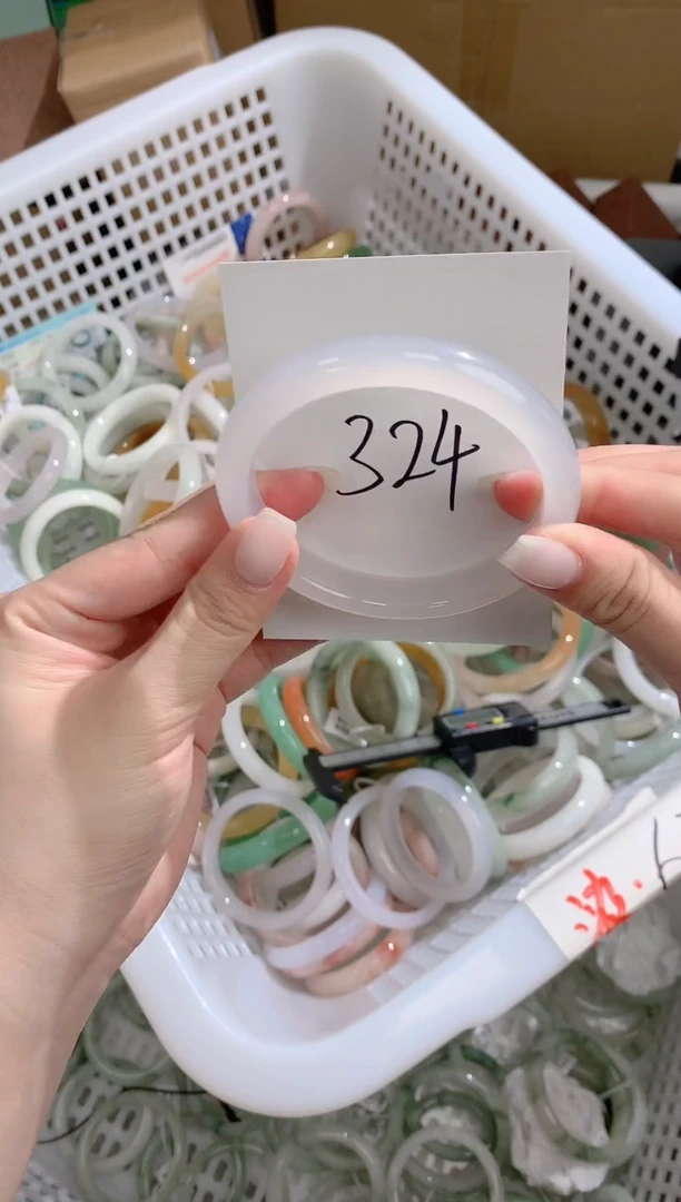 石英质玉手镯未镶嵌K324-60