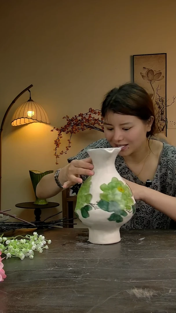 景德镇陶瓷手绘花瓶高25口径5
