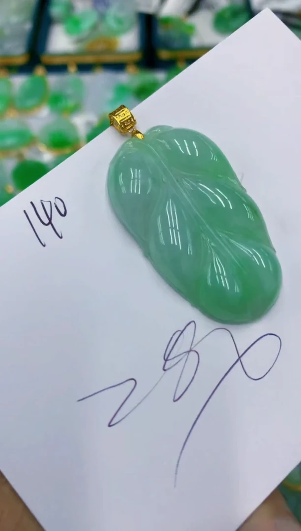 翡翠18K金镶嵌颈饰1111111111