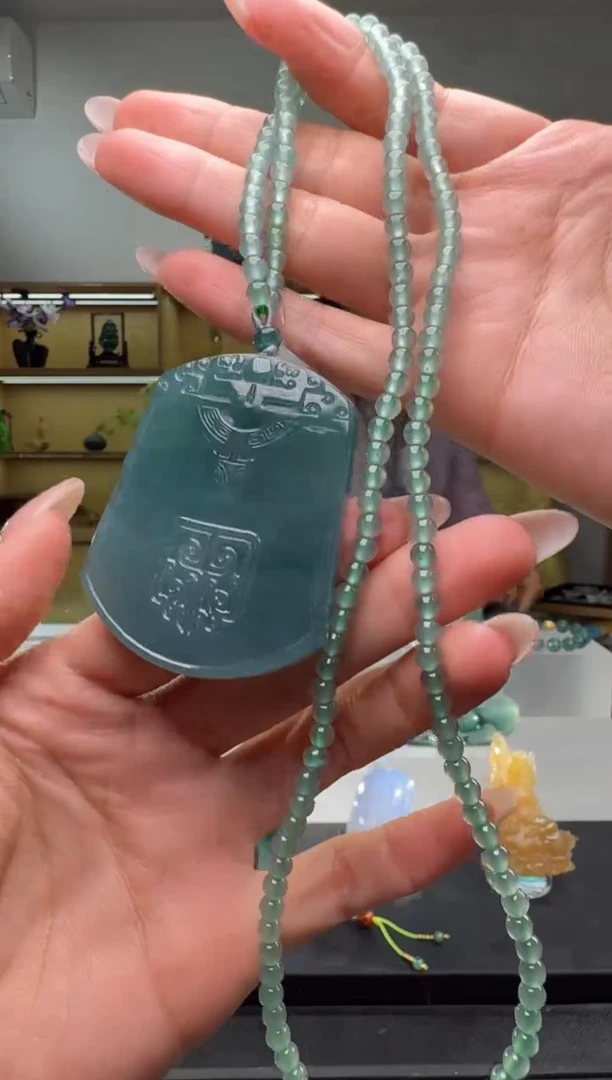 吊坠(赠链)未镶嵌翡翠无事牌（多样性发其一）