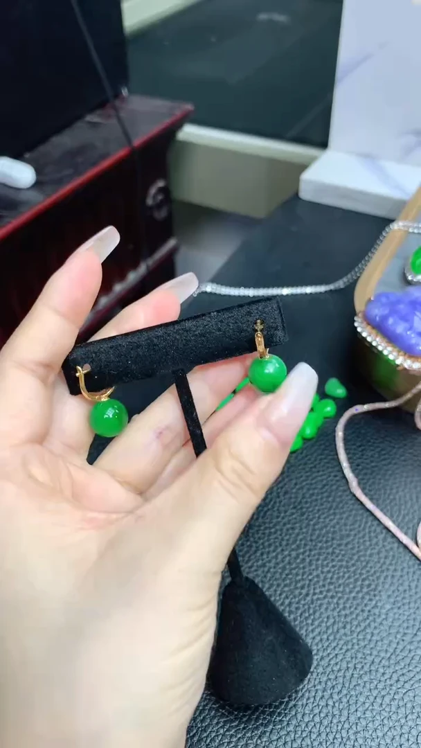 翡翠18K金镶嵌耳饰赠礼盒证书