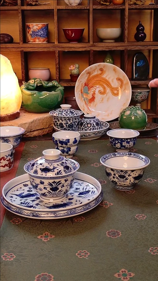 【手工手绘鱼藻盖碗+壶承+压手杯】