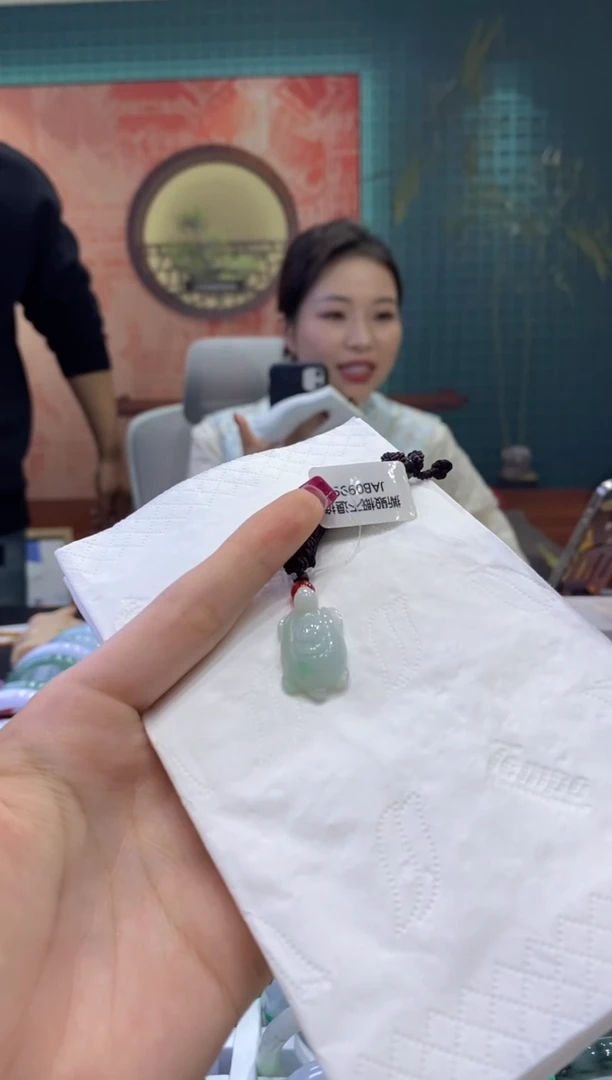 【闪购商品】翡翠吊坠(赠链)未镶嵌多人02391