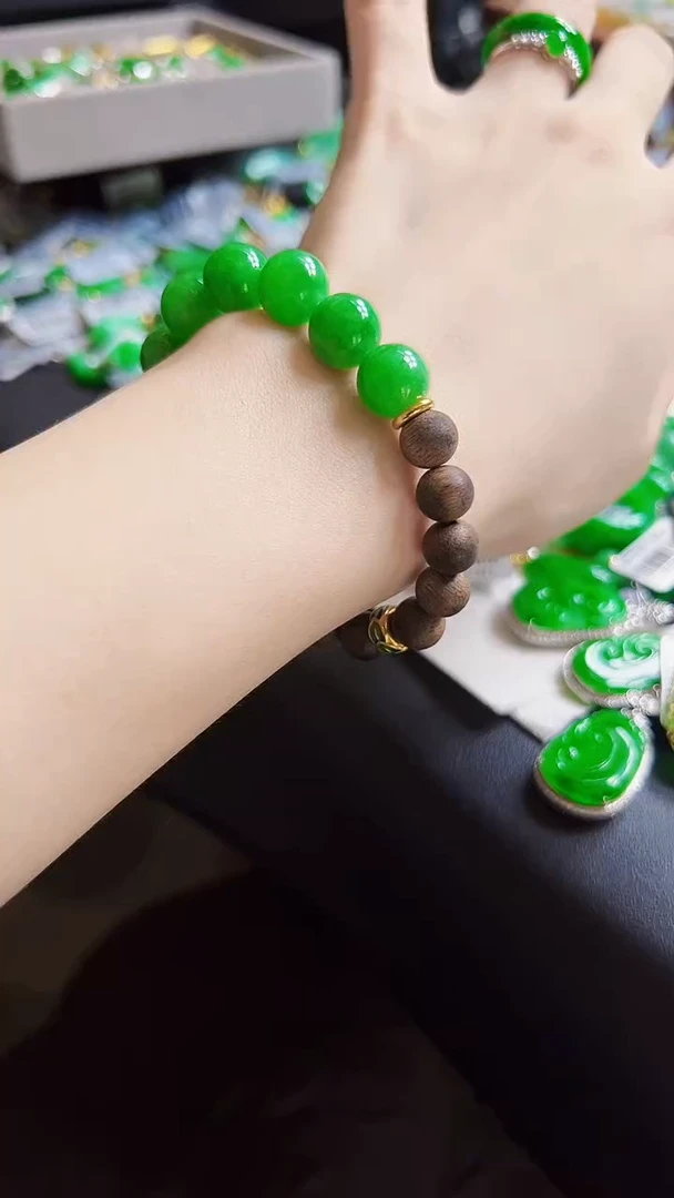 颈饰未镶嵌翡翠薰*草手串