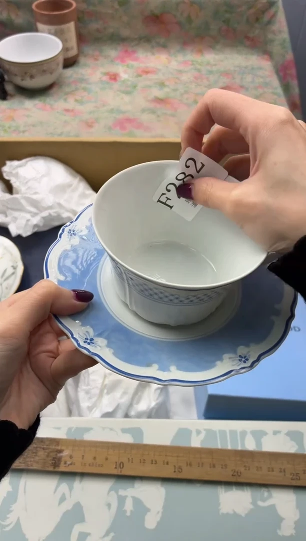 瓷片朝**拾       F282