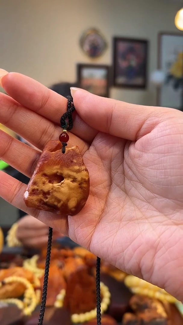 琥珀颈饰未镶嵌吊坠