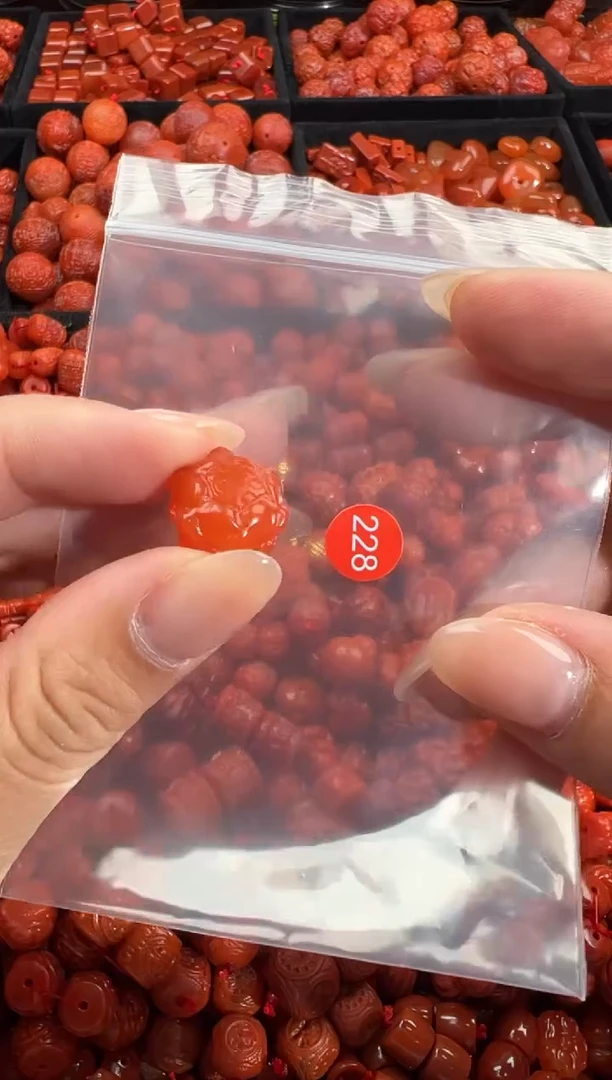 南红玛瑙未镶嵌颈饰1