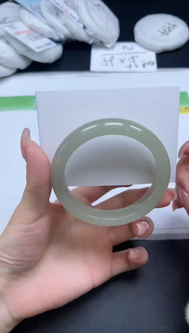 未镶嵌手镯石英质玉090-5556