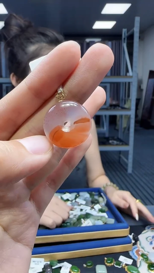 南红玛瑙18K金镶嵌挂件1