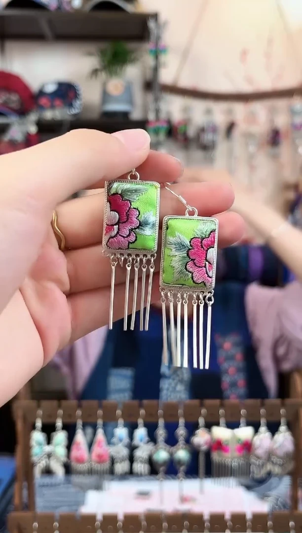 织绣民族风非遗老绣饰品624