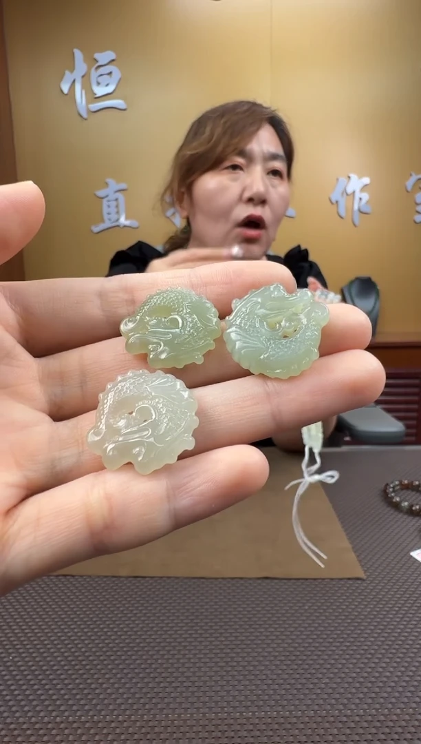 和田玉未镶嵌颈饰挂件（多样性，发一­）