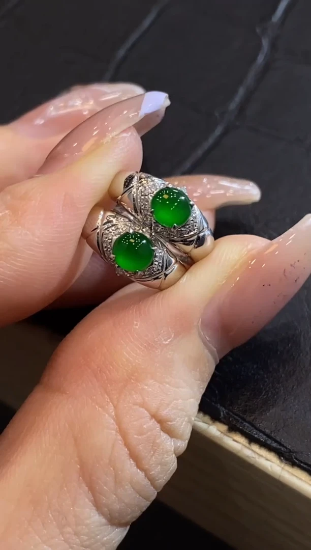 翡翠18K金镶嵌颈饰收到货48小时鉴赏期（超时不退不换）