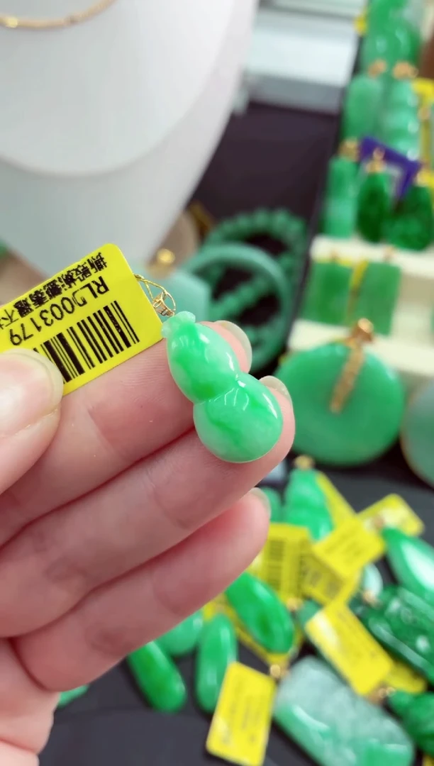 吊坠(不含链)18K金镶嵌翡翠挂件