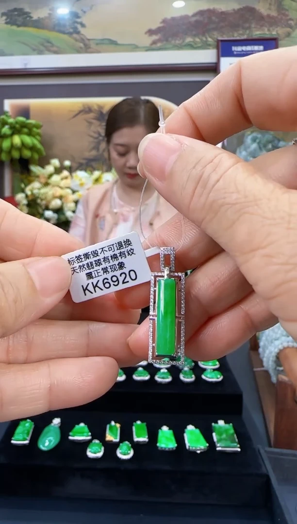 翡翠18K金镶嵌颈饰KK6920无事柱