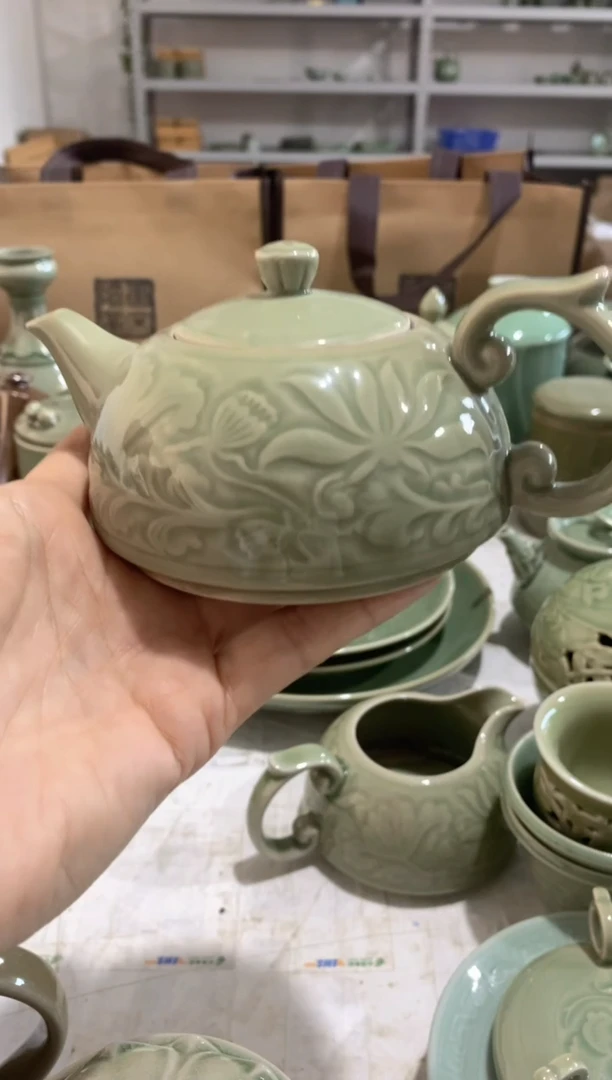 瓷片莲纹半月茶壶 盖子不挑 色差特价处理