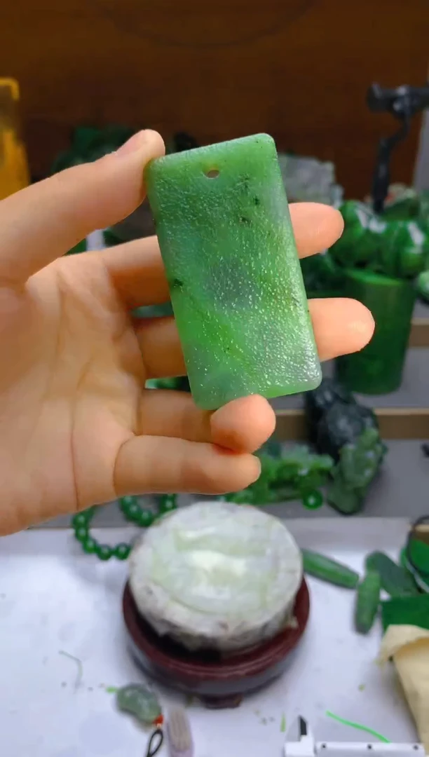 和田玉（碧玉）未镶嵌珠宝半成品1