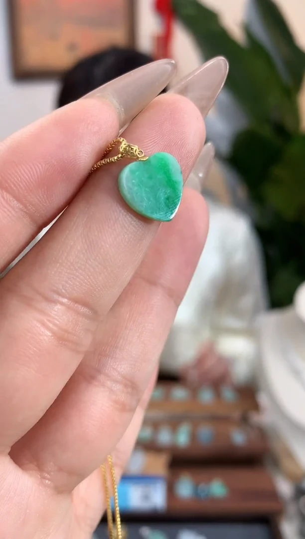 【闪购商品】翡翠吊坠(不含链)18K金镶嵌爱心
