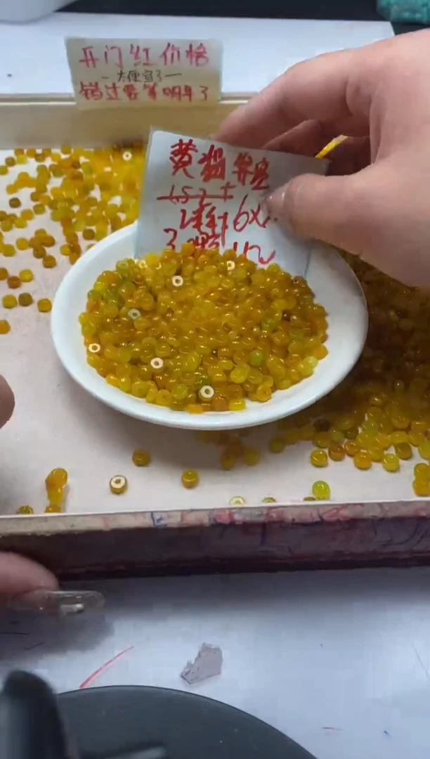 【闪购商品】翡翠颈饰未镶嵌w1491黄翡隔片6*3mm*30颗