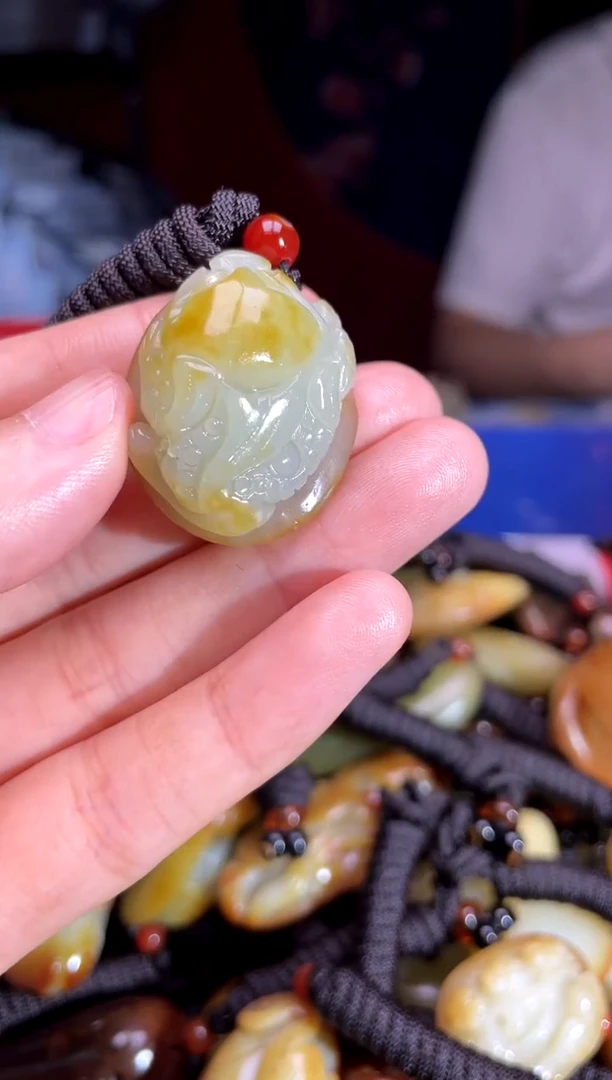 和田玉未镶嵌颈饰1