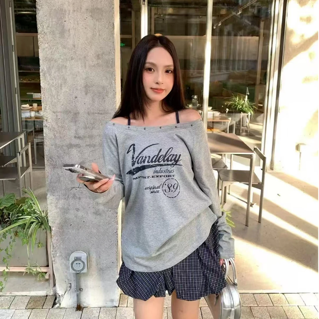 秋季复古港风字母印花时尚宽松长袖一字肩吊带设计感T恤470241