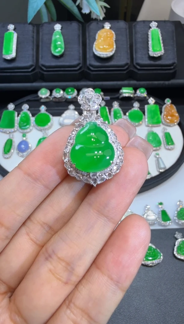 翡翠18K金镶嵌吊坠(不含链)妮*子48小时鉴赏期尾款链接