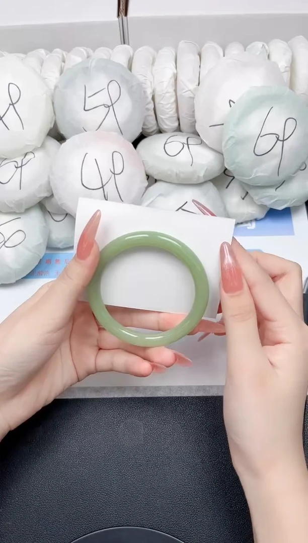 未镶嵌手镯石英质玉39-56.4