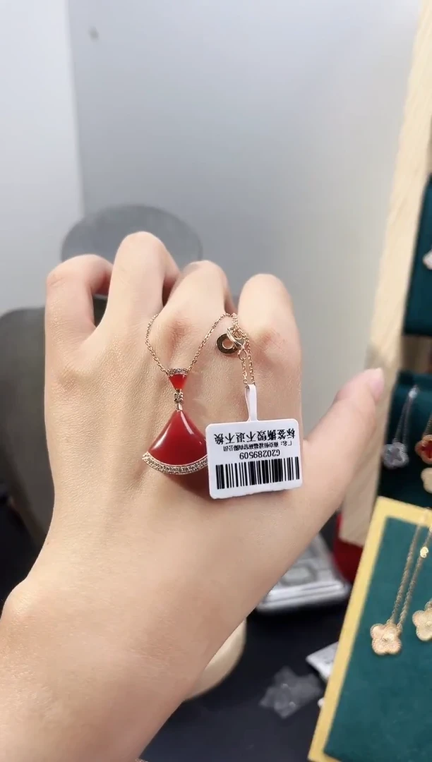 玛瑙/玉髓颈饰18K金镶嵌18K金镶嵌 K玫 裙子